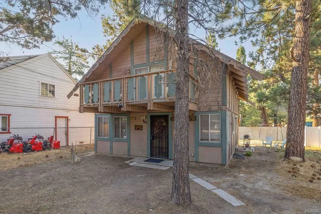 217 E Angeles Boulevard, Big Bear, California 92314 home-pic-1